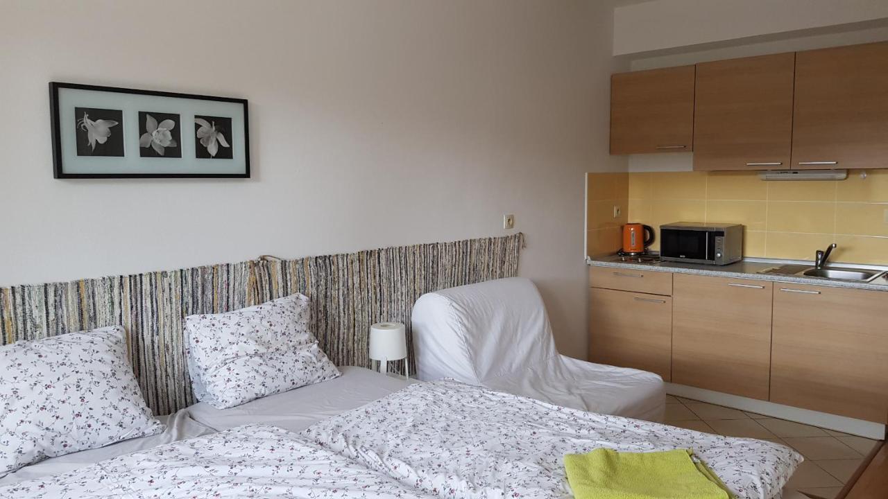 Apartmany 33 A 8 Ad Kamzik Доновали Екстериор снимка